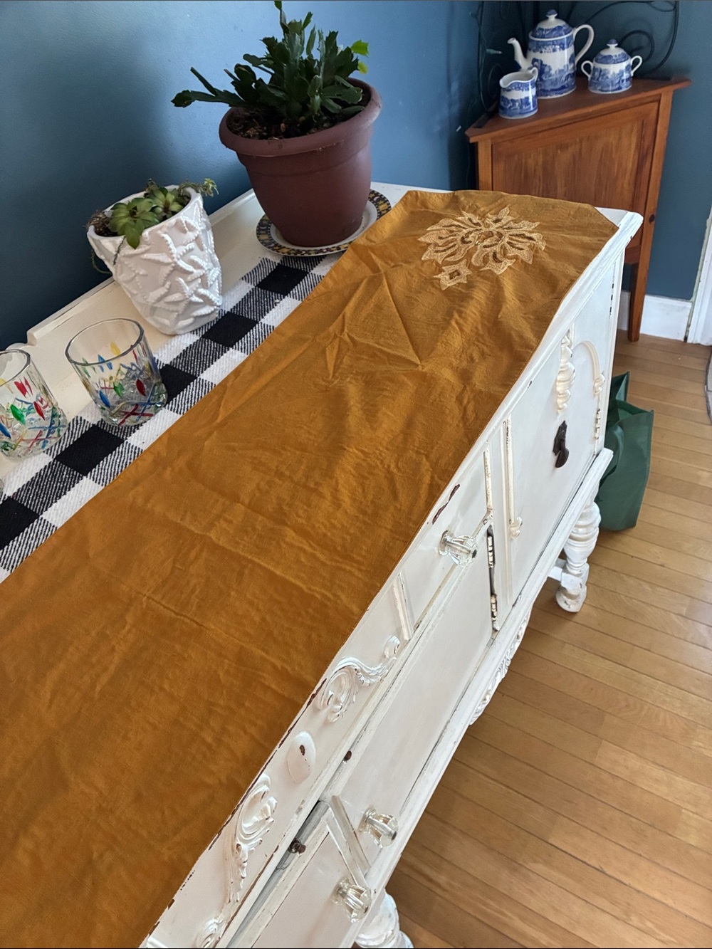 Embroidered Gold Table Runner - Picture 4 of 6
